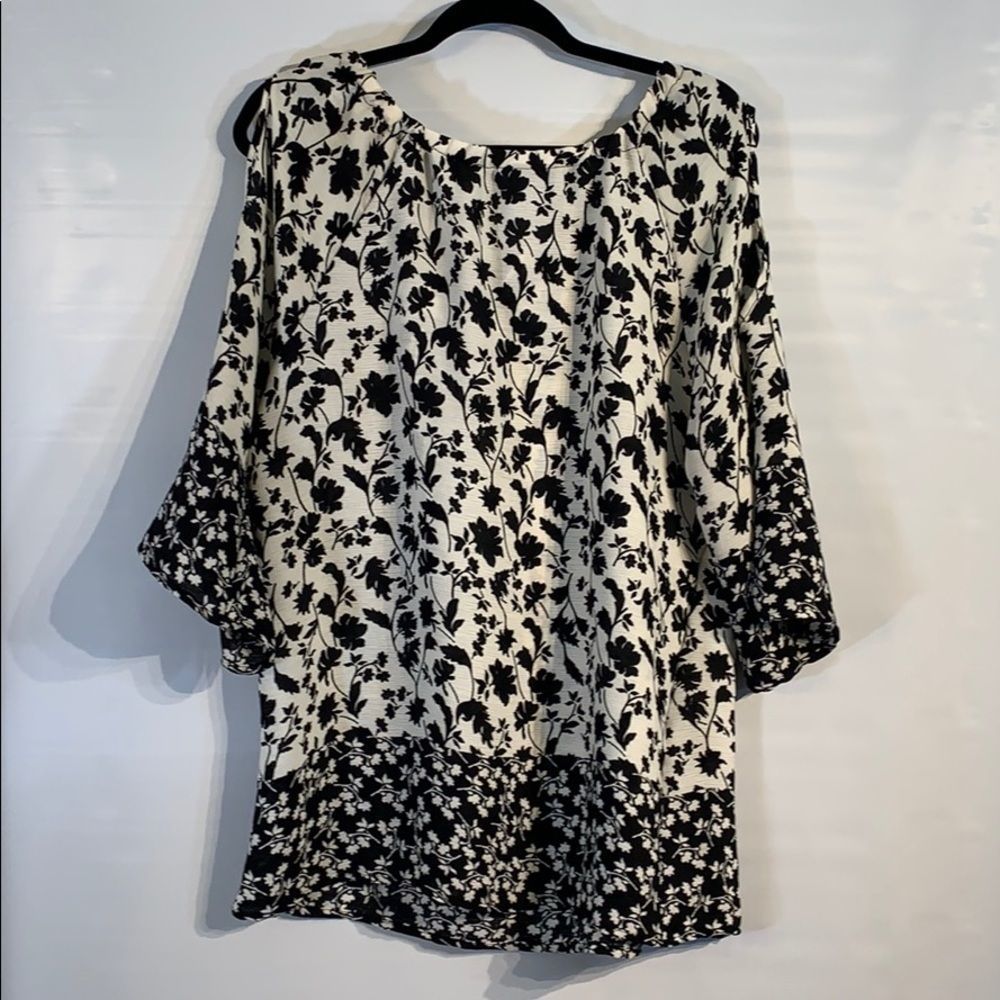 Cold Shoulder Top - Picture 3 of 3